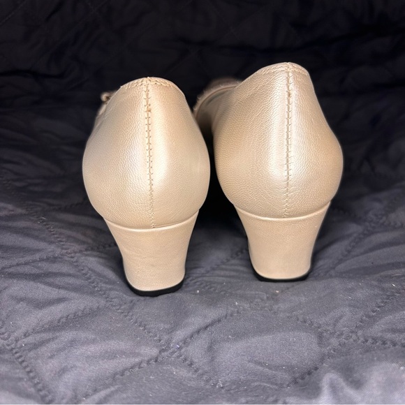Ros Hommerson Leather Studded Strap Pumps Beige Nude Heels | Size 8 4A Narrow - Picture 4 of 10